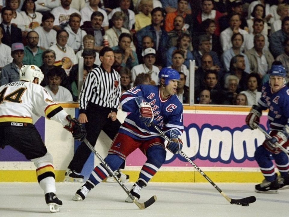 Mark Messier carrying the puck for the Rangers